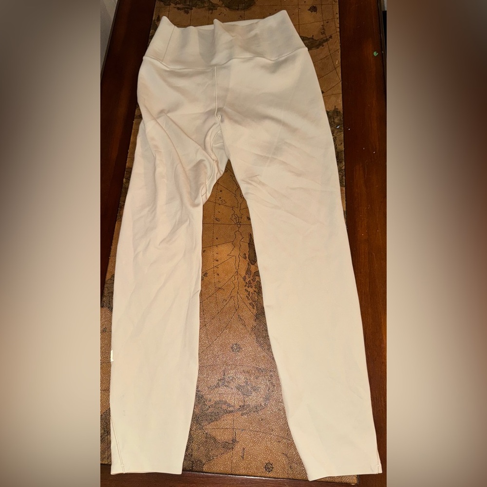 🥯Vuori Beige Pants🥯